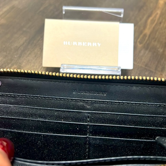 Low start-Burberry Heritage Grain Large Ziggy Zip Around Wallet - Picture 7 of 8